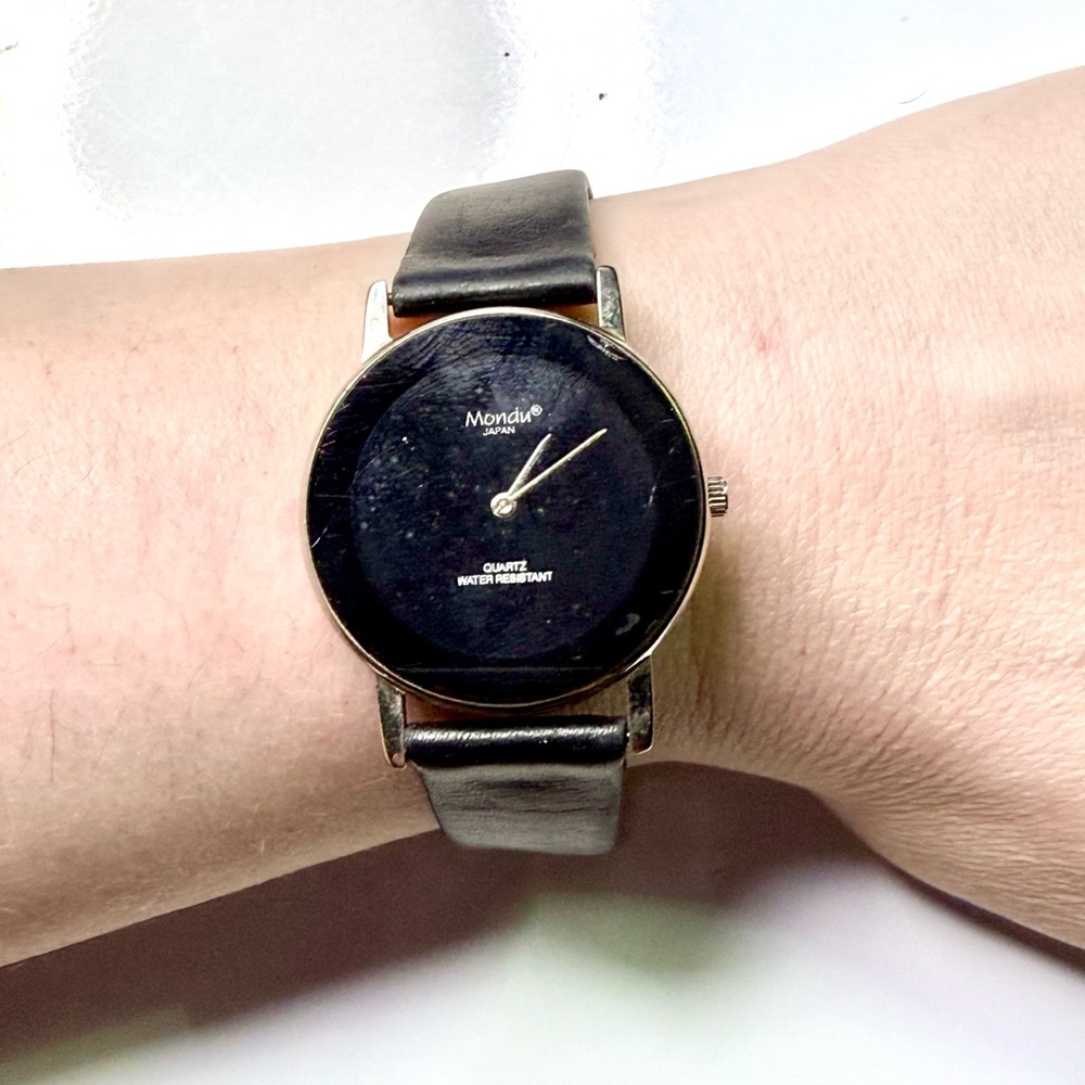 🧚🏻‍♀️ Black and Silver Tone Mandu Watch Leather Strap.  Water Resistant